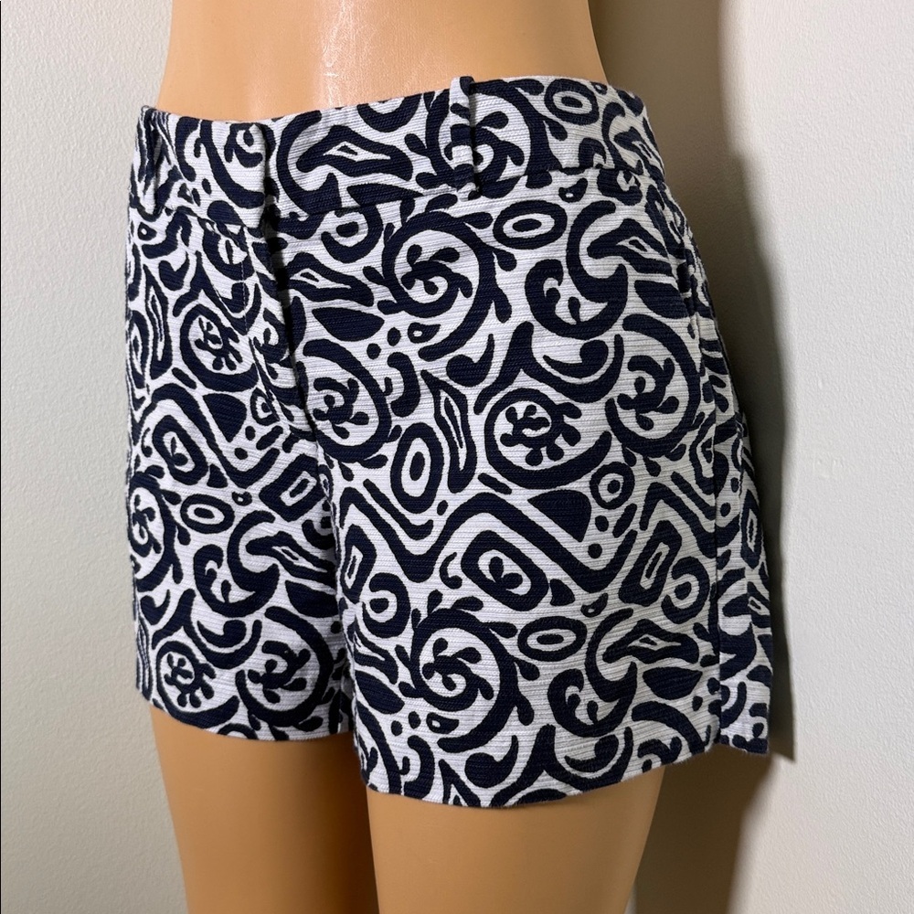 Ann Taylor Abstract Print Tailored Shorts | Size 8 - Picture 2 of 6